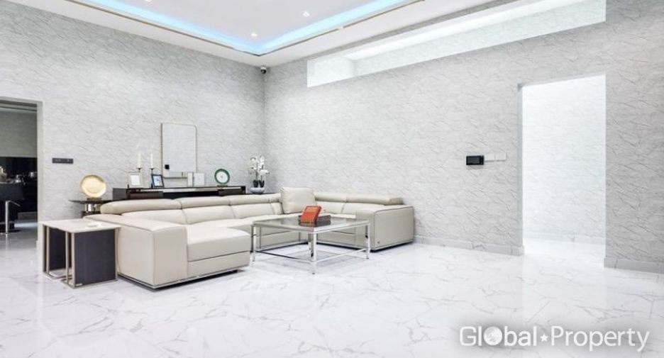 For sale 4 bedrooms house in East Pattaya, Pattaya