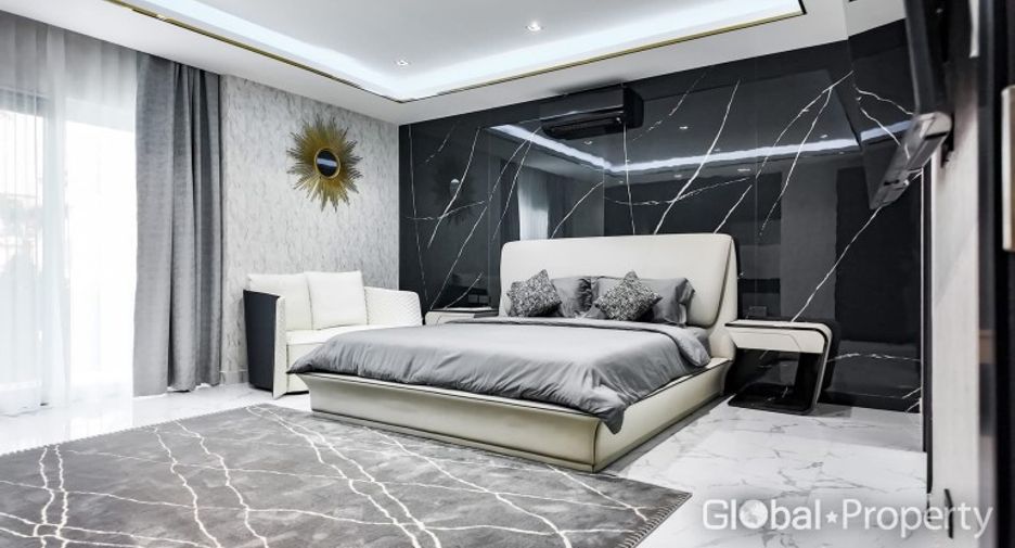 For sale 4 bedrooms house in East Pattaya, Pattaya