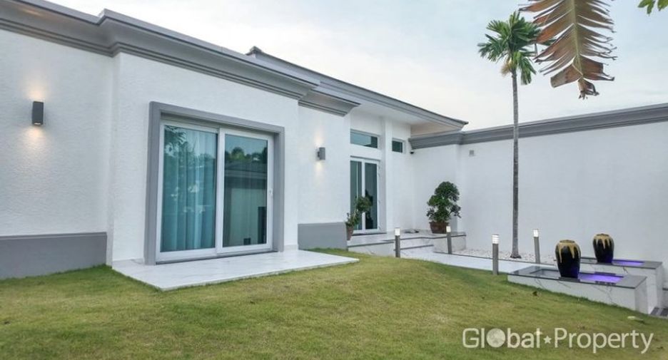 For sale 4 bedrooms house in East Pattaya, Pattaya