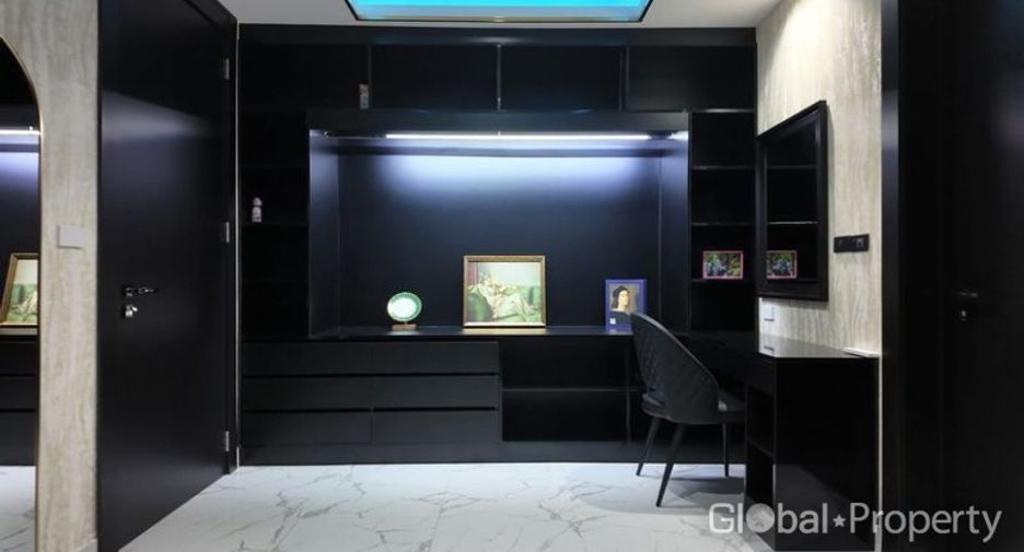 For sale 4 bedrooms house in East Pattaya, Pattaya