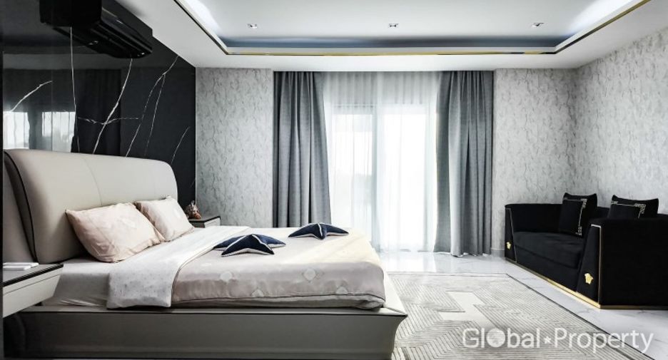 For sale 4 bedrooms house in East Pattaya, Pattaya