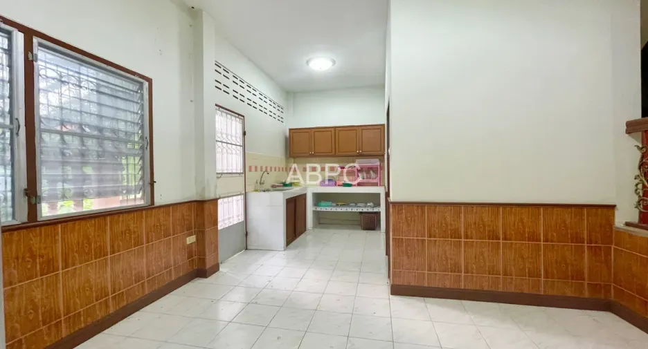 Casa adosada en alquiler y en venta de 3 habitaciones en Bang Lamung, Chonburi
