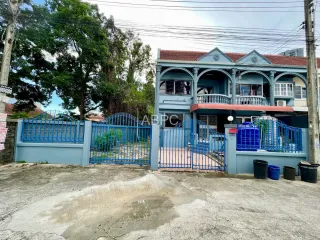 Casa adosada en alquiler y en venta de 3 habitaciones en Bang Lamung, Chonburi