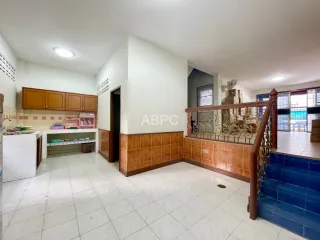 Casa adosada en alquiler y en venta de 3 habitaciones en Bang Lamung, Chonburi