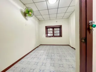 Casa adosada en alquiler y en venta de 3 habitaciones en Bang Lamung, Chonburi