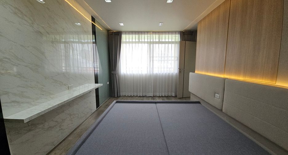 For sale 2 ベッドルーム condo in Sathon, Bangkok