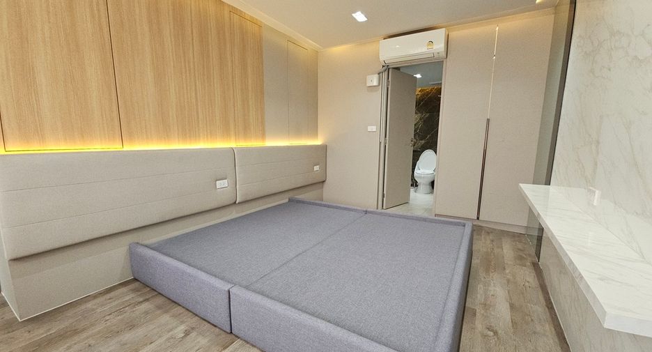 For sale 2 ベッドルーム condo in Sathon, Bangkok