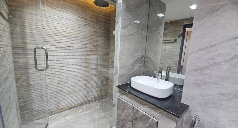 For sale 2 ベッドルーム condo in Sathon, Bangkok