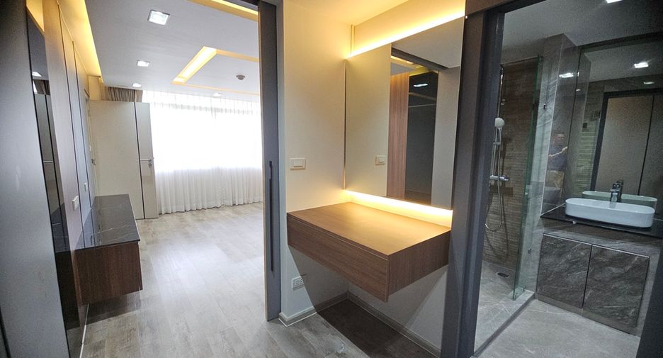 For sale 2 ベッドルーム condo in Sathon, Bangkok
