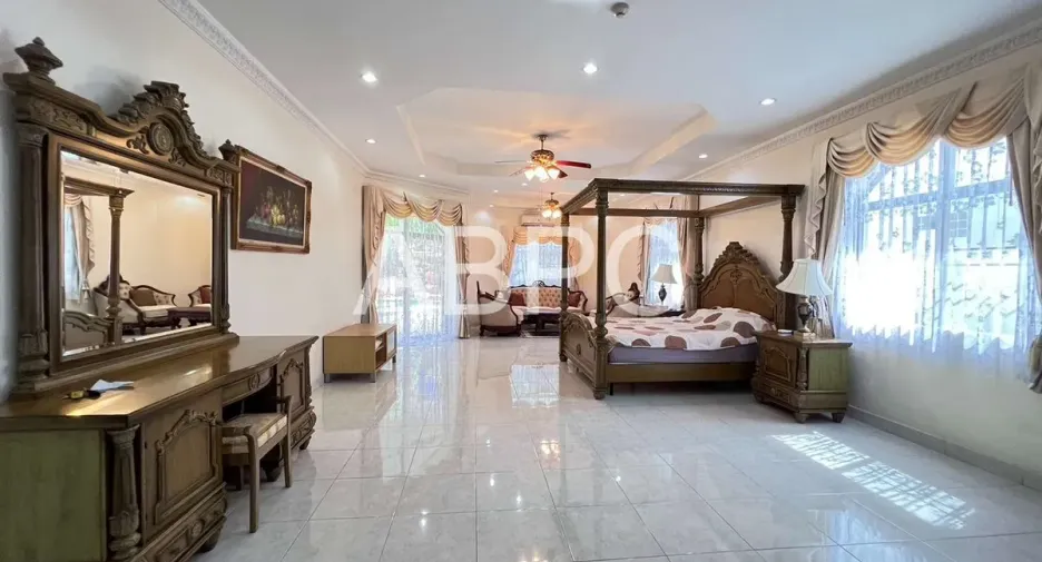 Haus zur Miete mit 5 Zimmer in Ban Bueng, Chonburi