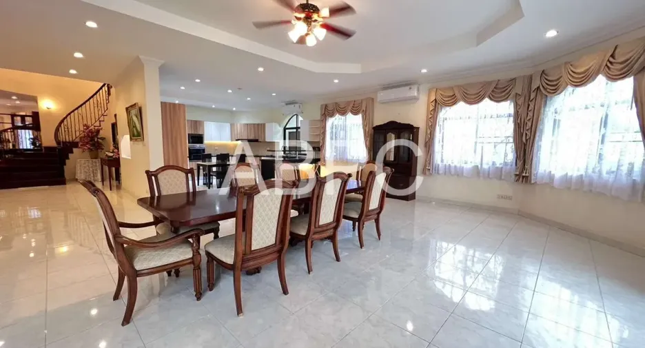 Haus zur Miete mit 5 Zimmer in Ban Bueng, Chonburi