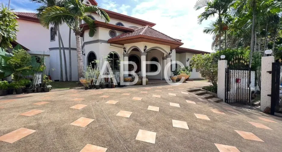Haus zur Miete mit 5 Zimmer in Ban Bueng, Chonburi