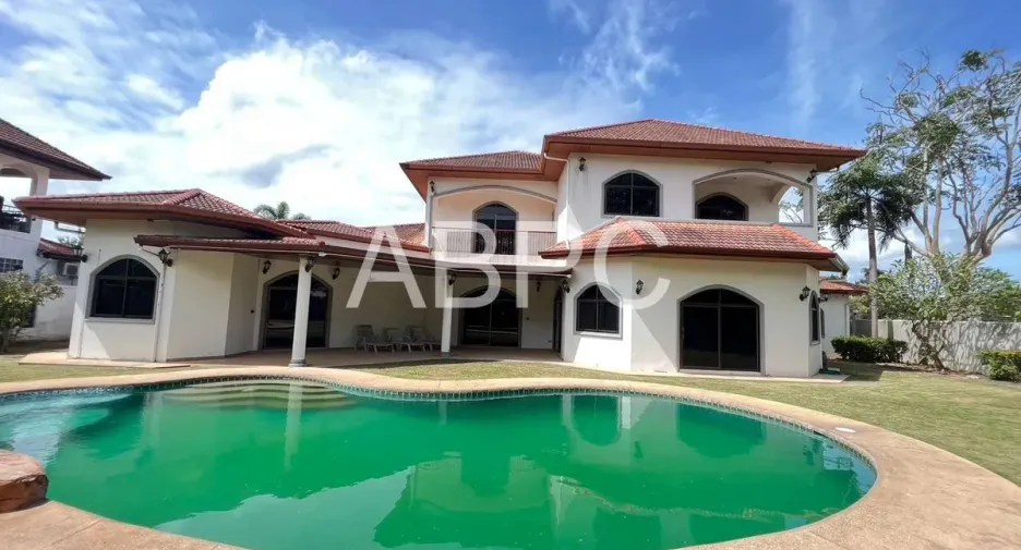 Haus zur Miete mit 5 Zimmer in Ban Bueng, Chonburi