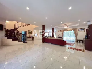 For rent 5 bedrooms house in Ban Bueng, Chonburi