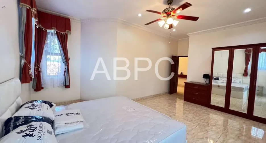 Haus zur Miete mit 5 Zimmer in Ban Bueng, Chonburi
