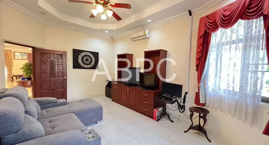 Haus zur Miete mit 5 Zimmer in Ban Bueng, Chonburi