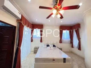 For rent 5 bedrooms house in Ban Bueng, Chonburi