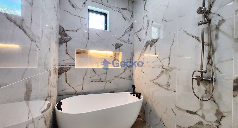 For sale 4 bedrooms house in Bang Lamung, Chonburi