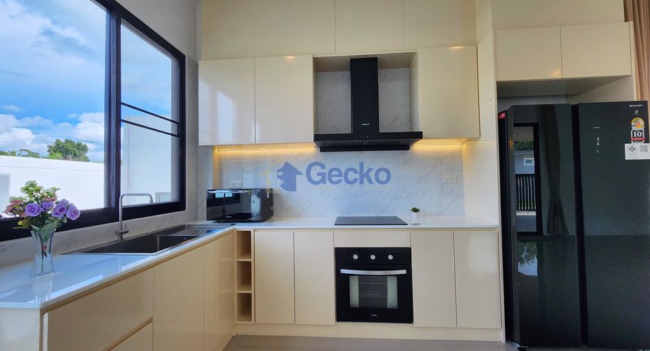 For sale 4 bedrooms house in Bang Lamung, Chonburi
