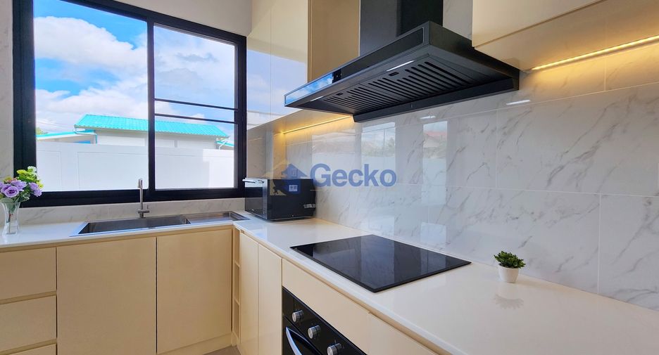 For sale 4 bedrooms house in Bang Lamung, Chonburi