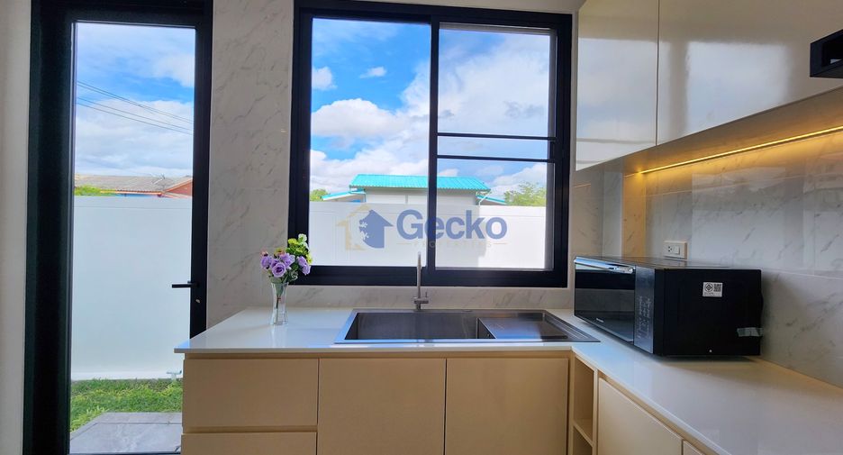 For sale 4 bedrooms house in Bang Lamung, Chonburi