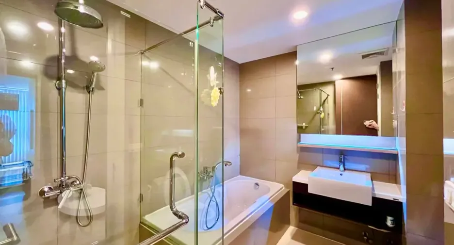 For sale 2 bedrooms condo in Watthana, Bangkok