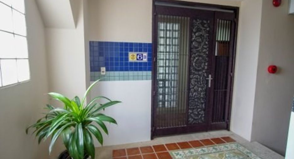 For rent 4 bedrooms condo in Watthana, Bangkok