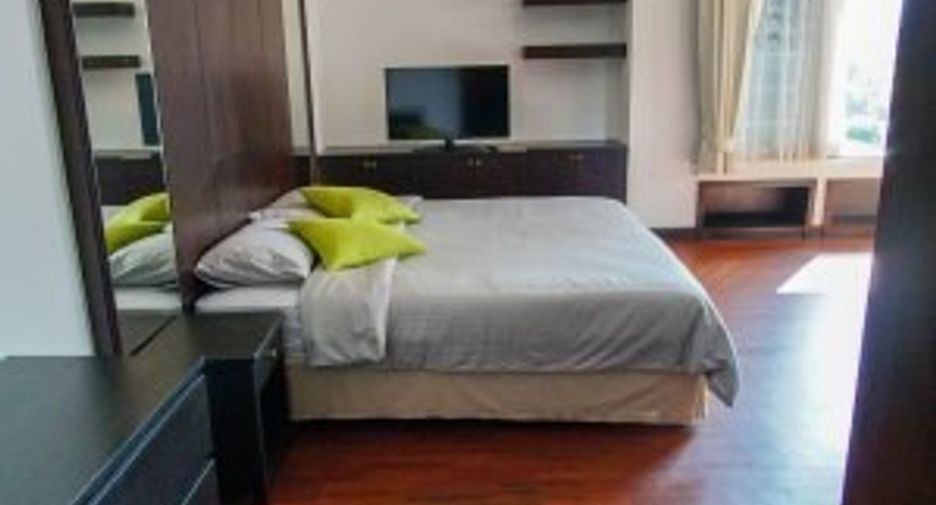 For rent 4 bedrooms condo in Watthana, Bangkok
