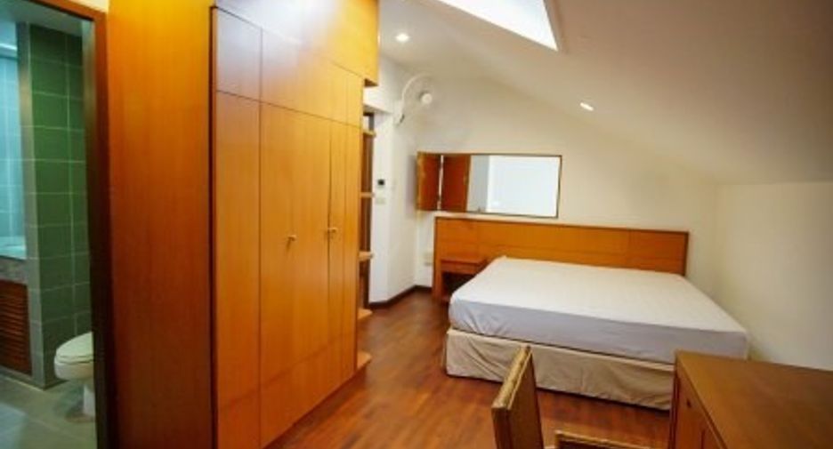 For rent 4 bedrooms condo in Watthana, Bangkok