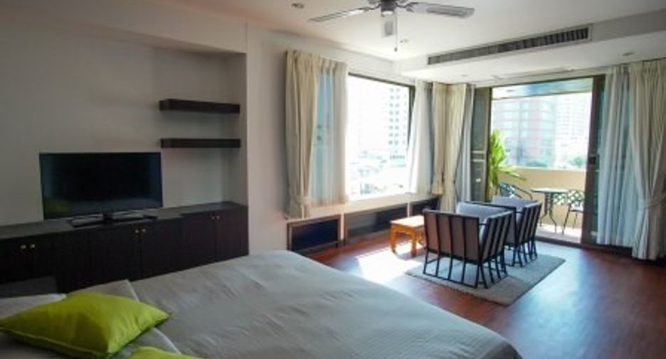 For rent 4 bedrooms condo in Watthana, Bangkok