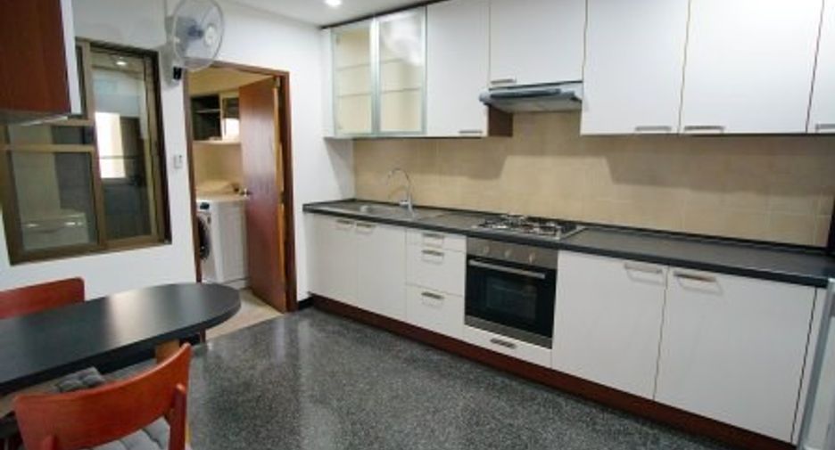 For rent 4 bedrooms condo in Watthana, Bangkok