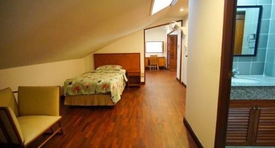 For rent 4 bedrooms condo in Watthana, Bangkok