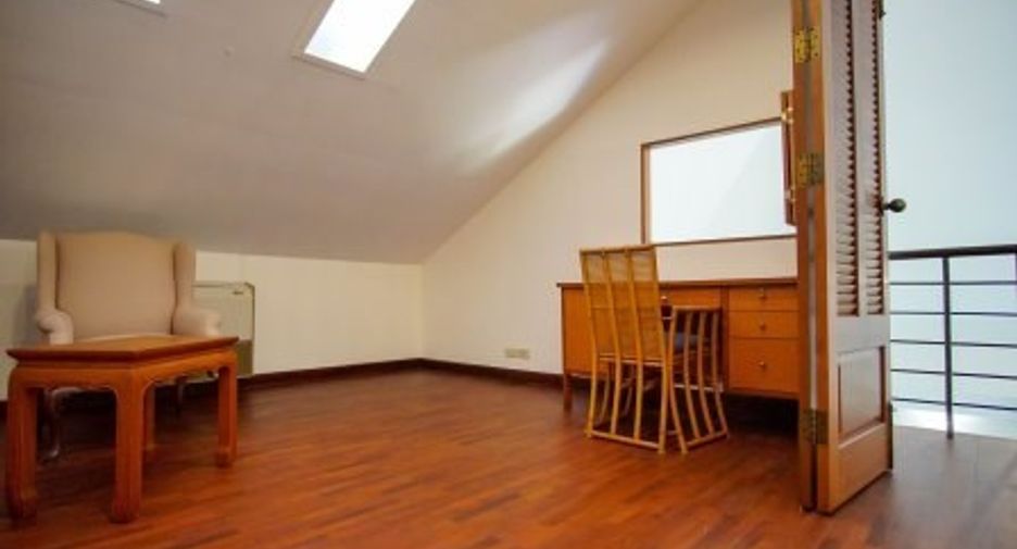 For rent 4 bedrooms condo in Watthana, Bangkok