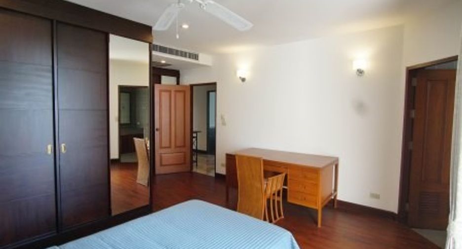 For rent 4 bedrooms condo in Watthana, Bangkok