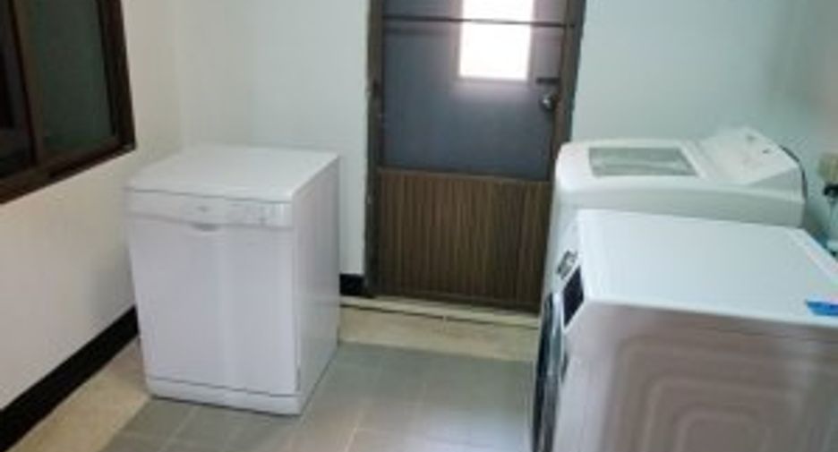 For rent 4 bedrooms condo in Watthana, Bangkok