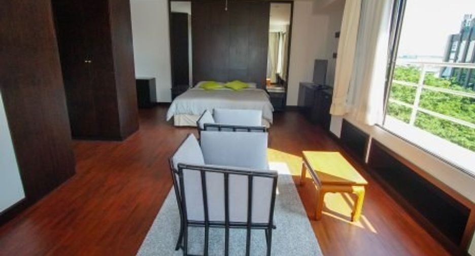 For rent 4 bedrooms condo in Watthana, Bangkok