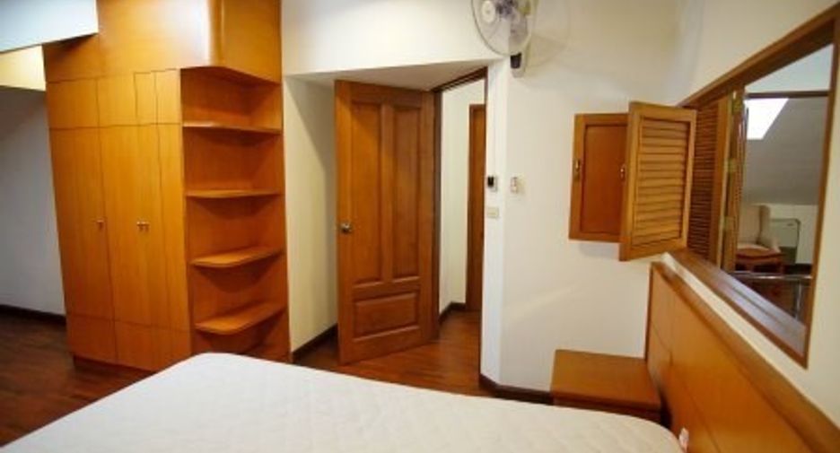 For rent 4 bedrooms condo in Watthana, Bangkok