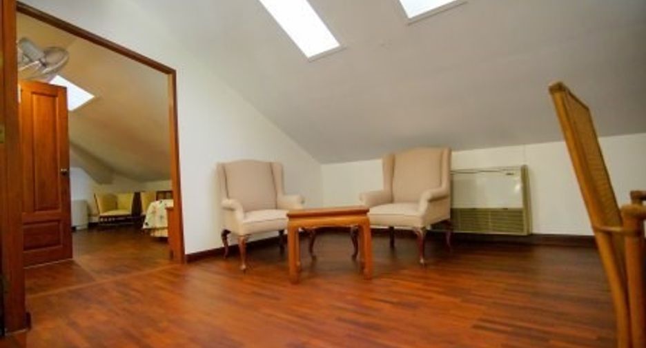For rent 4 bedrooms condo in Watthana, Bangkok