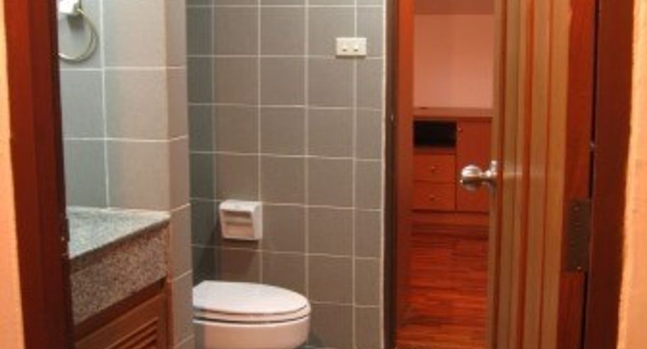 For rent 4 bedrooms condo in Watthana, Bangkok