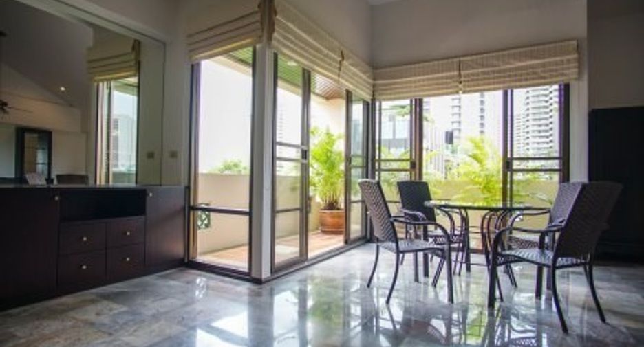For rent 4 bedrooms condo in Watthana, Bangkok