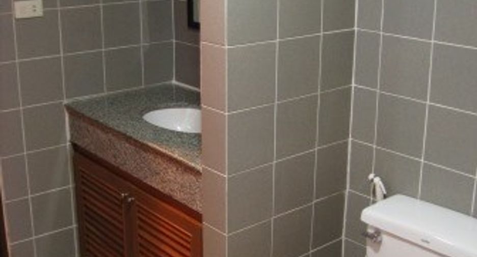 For rent 4 bedrooms condo in Watthana, Bangkok