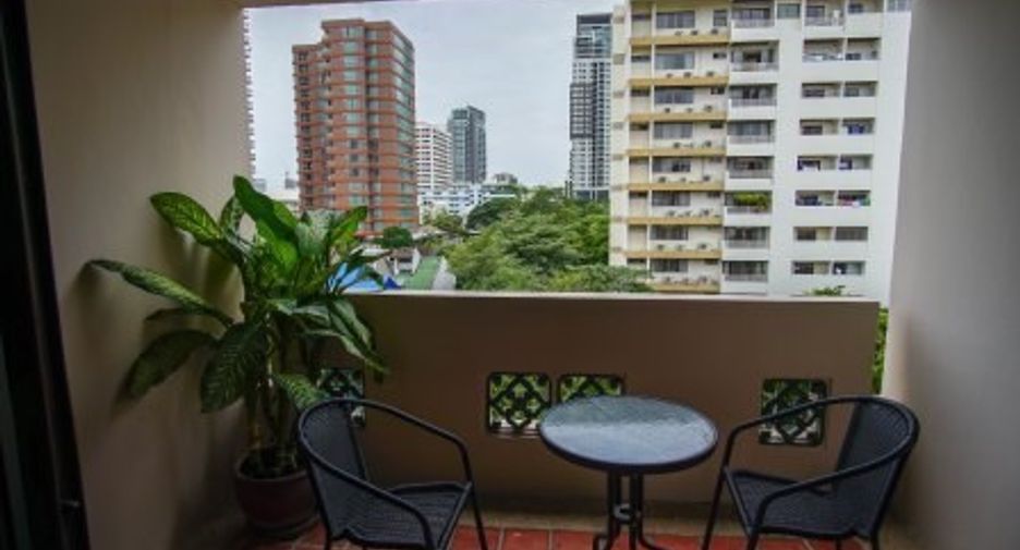 For rent 4 bedrooms condo in Watthana, Bangkok