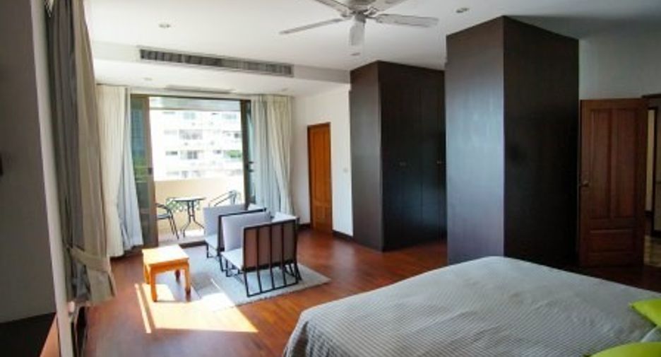 For rent 4 bedrooms condo in Watthana, Bangkok