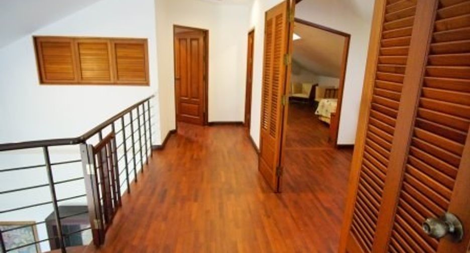 For rent 4 bedrooms condo in Watthana, Bangkok
