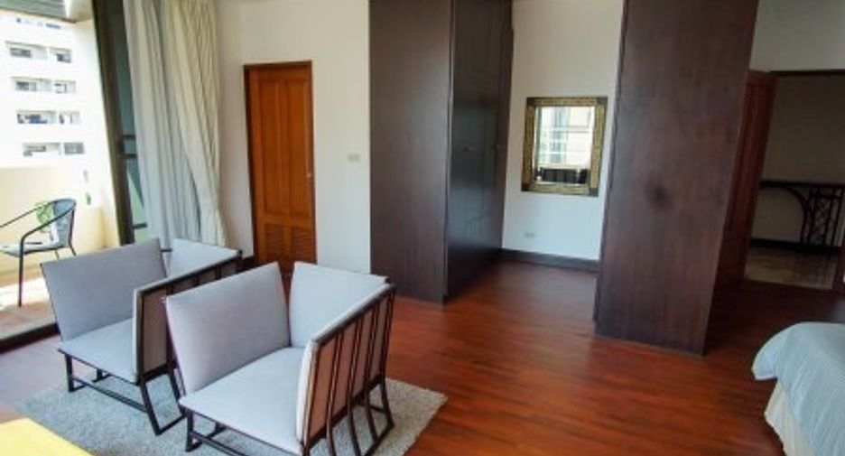 For rent 4 bedrooms condo in Watthana, Bangkok