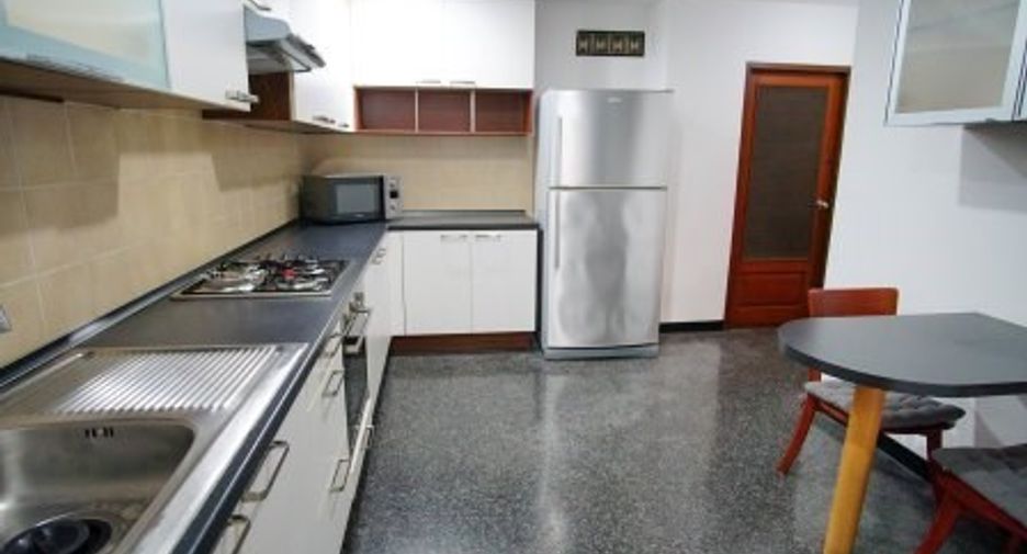For rent 4 bedrooms condo in Watthana, Bangkok