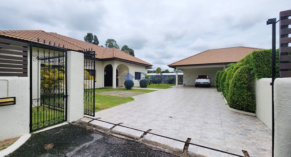 For sale 5 bedrooms house in Bang Lamung, Chonburi