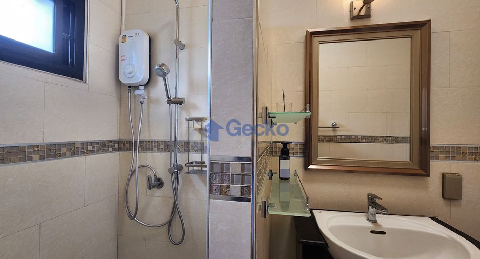 For sale 5 bedrooms house in Bang Lamung, Chonburi
