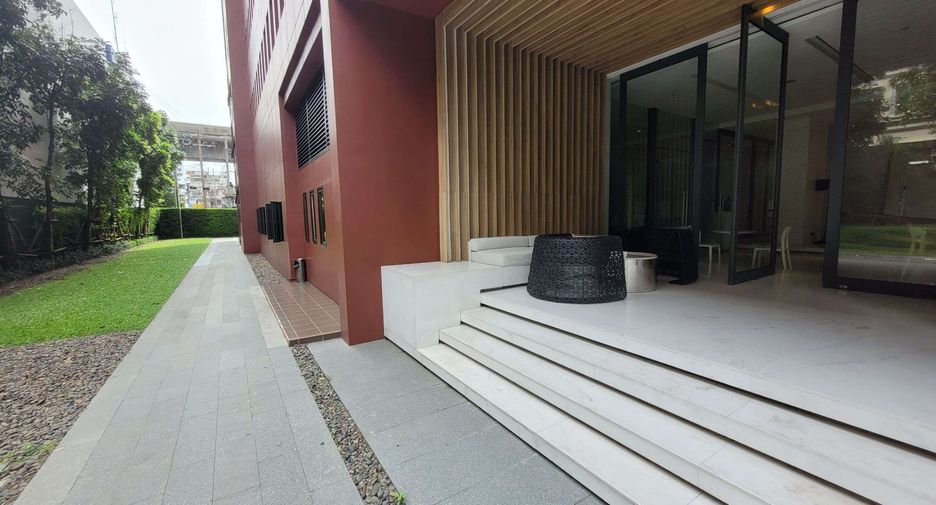 For rent 2 bedrooms condo in Khlong Toei, Bangkok