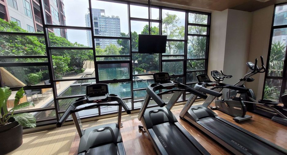 For rent 2 bedrooms condo in Khlong Toei, Bangkok